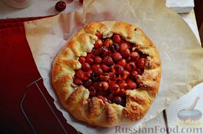 творог, масло сливочное, мука, вода, сахар, крахмал, соль, черешня