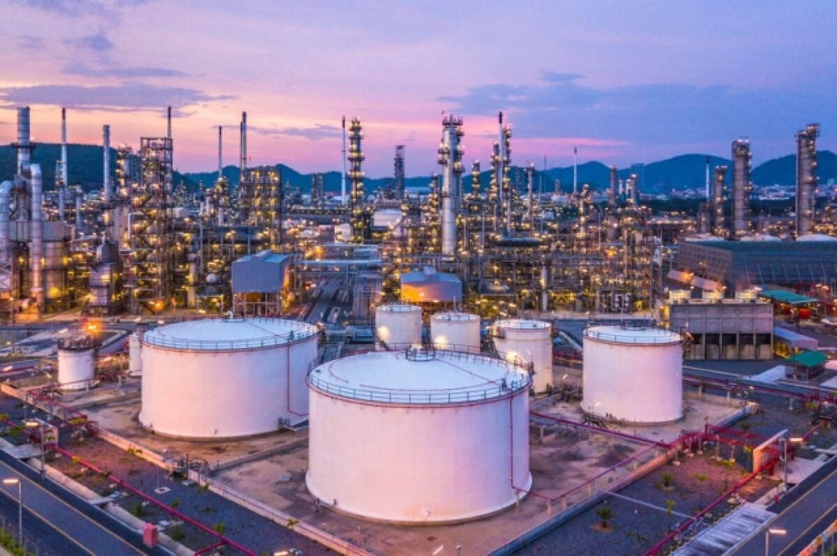    США рассчитывают договориться с G7 о введении потолка цен на нефть из РФ