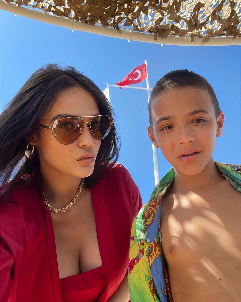    Алена воспитывает сына БогданаСоцсети Алены Водонаевой