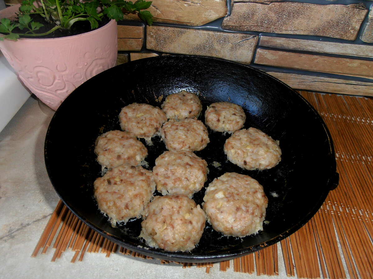 Полезные свойства КОТЛЕТЫ С РИСОМ И ОВОЩАМИ В ДУХОВКЕ