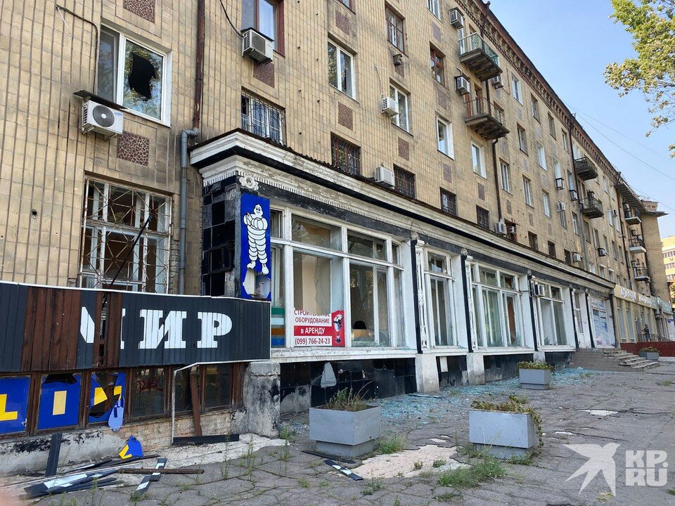     Улицы в центре моментально опустели, кажется, Донецк начал привыкать, что Центр перестал быть неприкасаемым. Дмитрий СТЕШИН