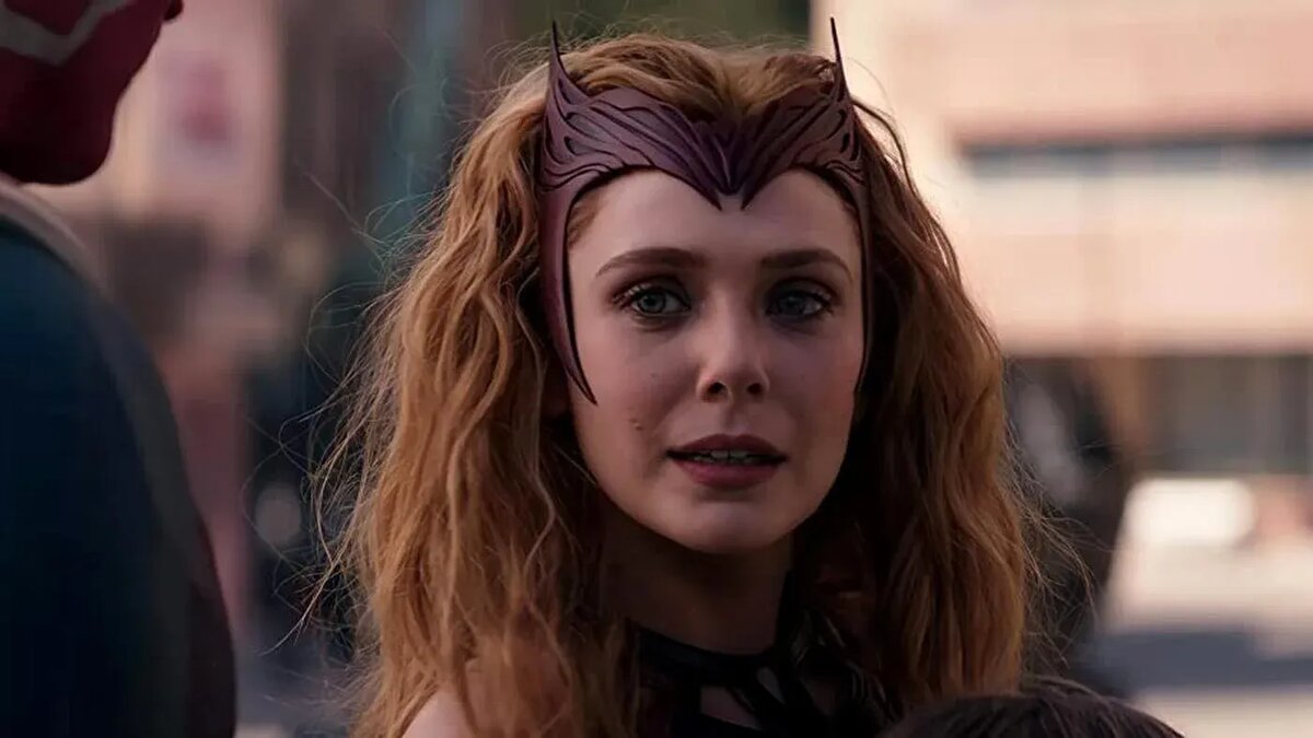 Элизабет Олсен в образе Алой Ведьмы в киновселенной Marvel.   📷