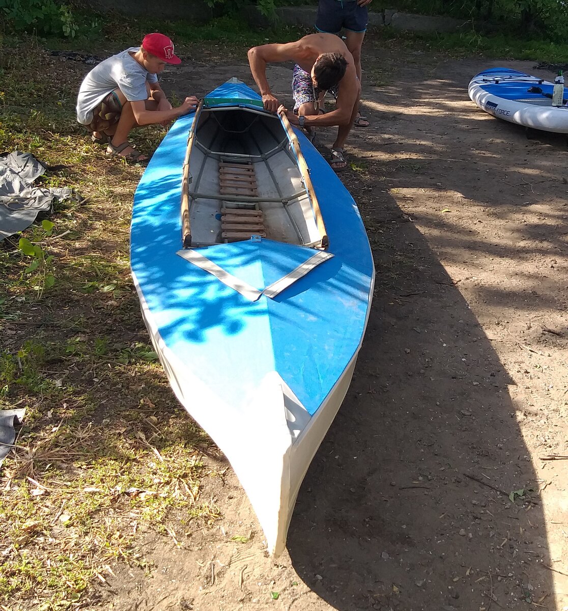 Пару раз всего успели сплавиться на байдарках 