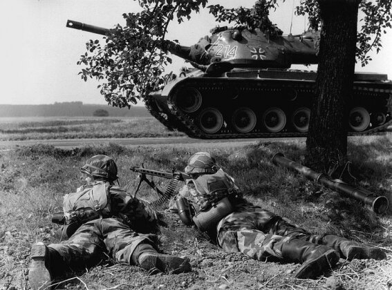   Бундесвер — главная ударная сила НАТО в Европе. 1960 Ahecwebdds.carlisle.army.mil