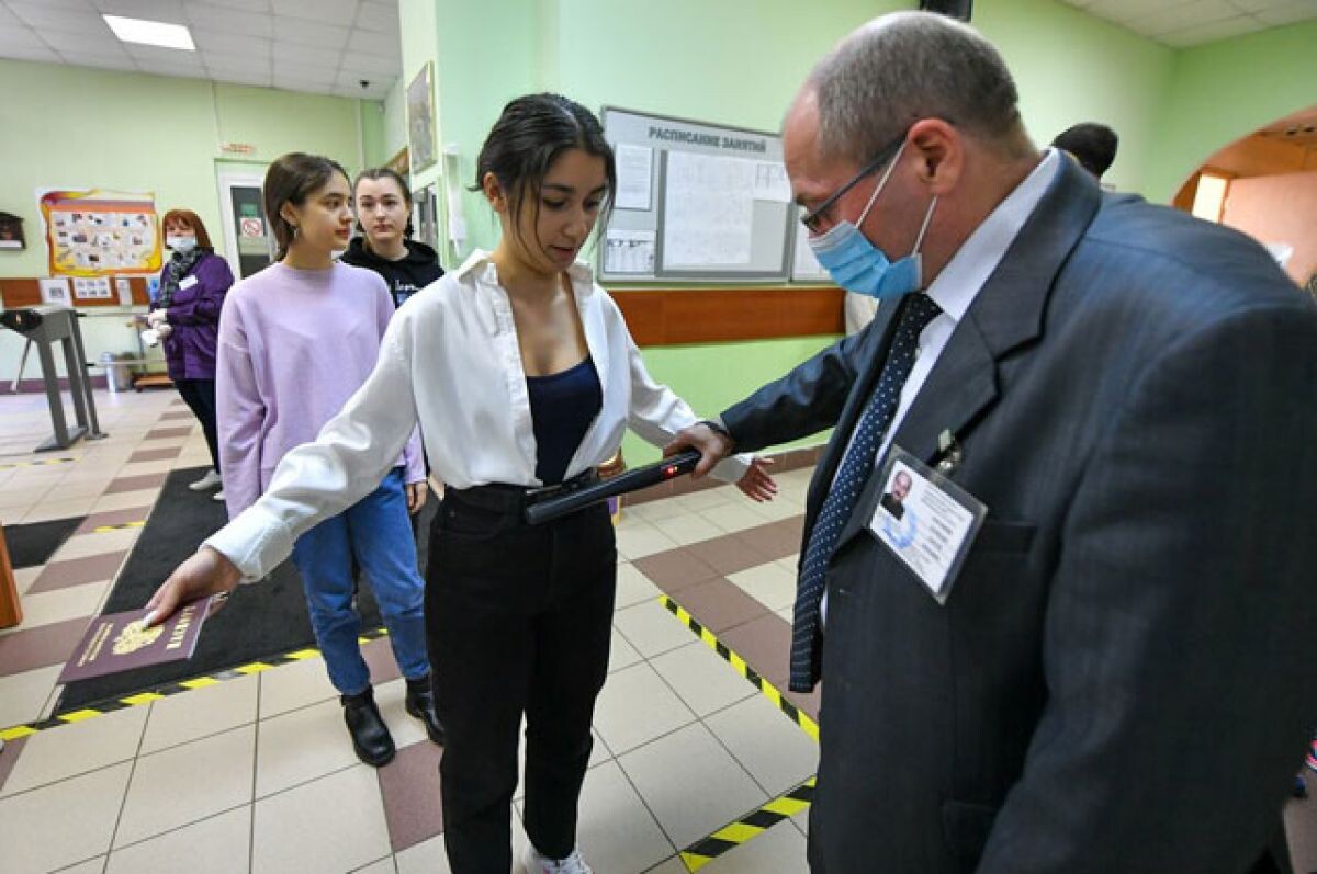    Вход родителям запрещен. Как школы отреагировали на нападение в Ижевске