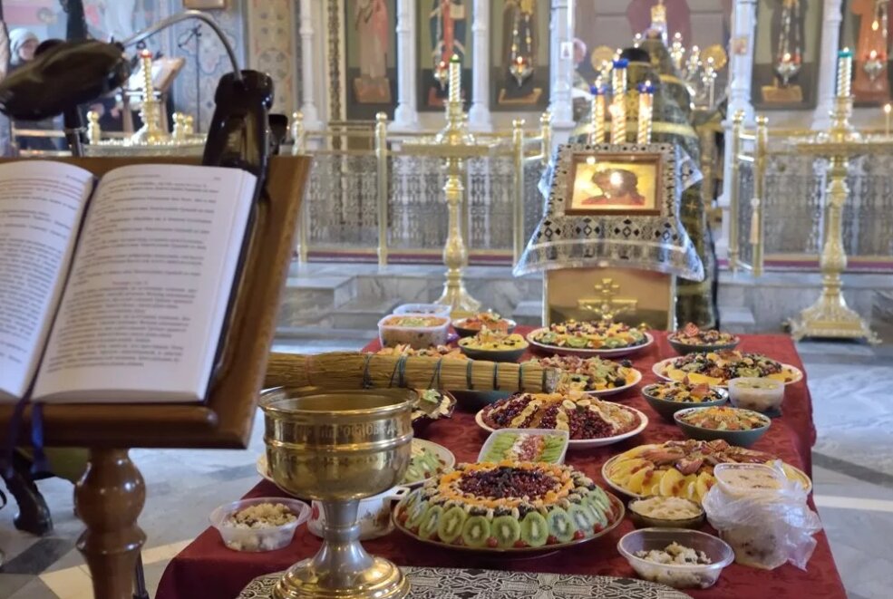 Первый день великого поста картинки. Великий пост. Еда Православие в церкви. Православный стол. Поминальный стол в храме.