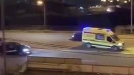     Во Владивостоке неподалеку от остановки Окатовая двоих человек сбили практически в одном и том же месте с тридцатиминутной разницей. Как сообщают очевидцы, пешеходы получили достаточно серьезные травмы.