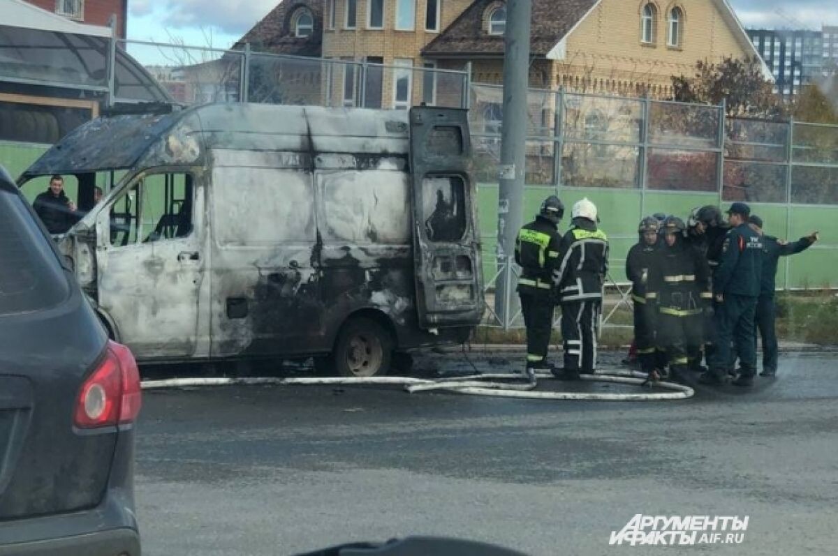    В Перми в микрорайоне Ива на ходу загорелся автомобиль