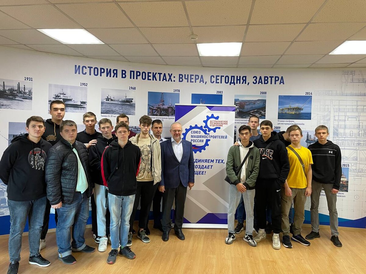 Более трехсот школьников и студентов региона посетили астраханские верфи ОСК / ЮЦСС