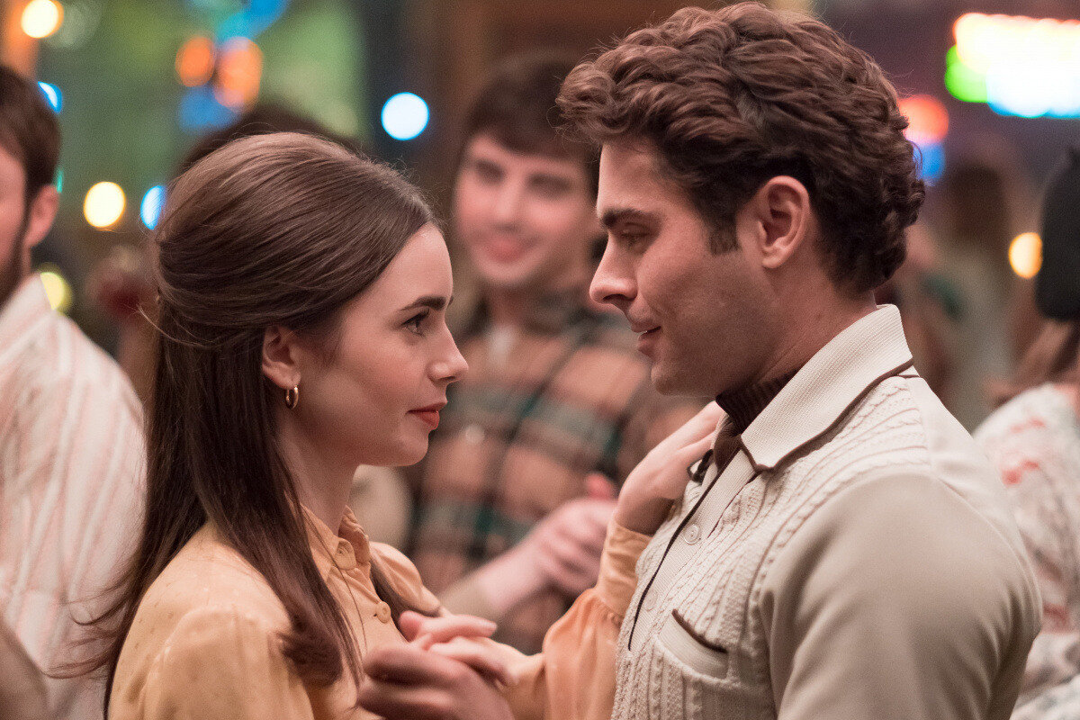 Зак Эфрон и Лили Коллинз в фильме «Красивый, плохой, злой». 