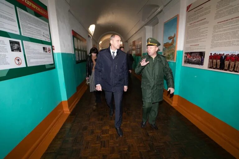    Денис Паслер встретился с педагогами кадетской школы-интерната имени И. Неплюева Андрей Севостьянов