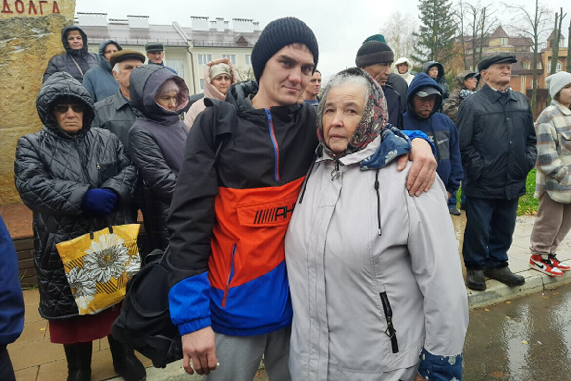 Не получится поставить нас на колени»: как города и села Татарстана  провожали воинов | Татар-информ | Дзен