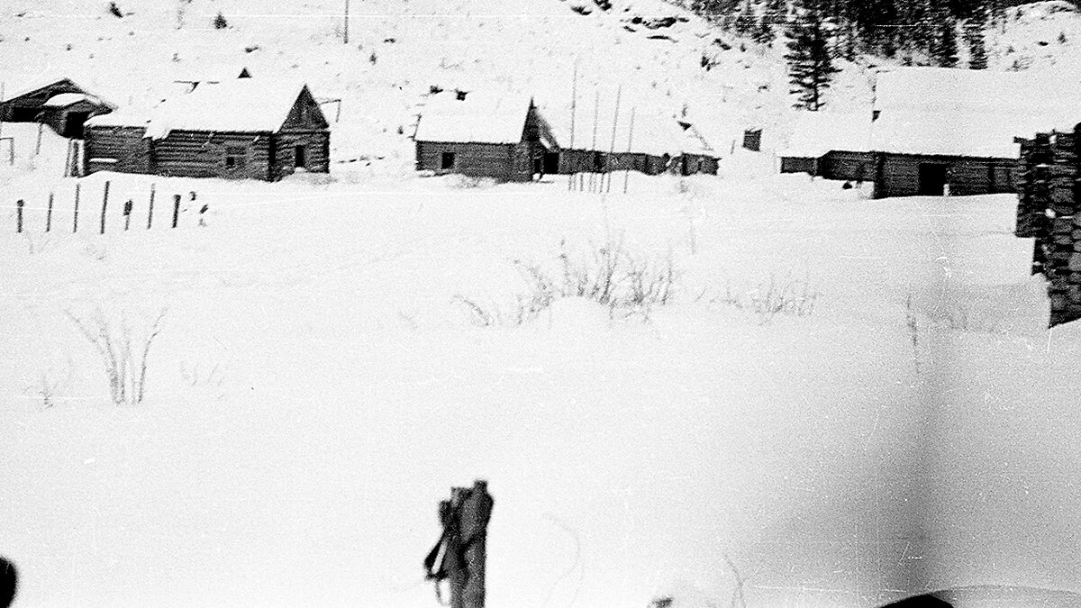 Саша Колеватов, испытывает свои сани в посёлке 2-ой Северный рудник, 28 января 1959 года.