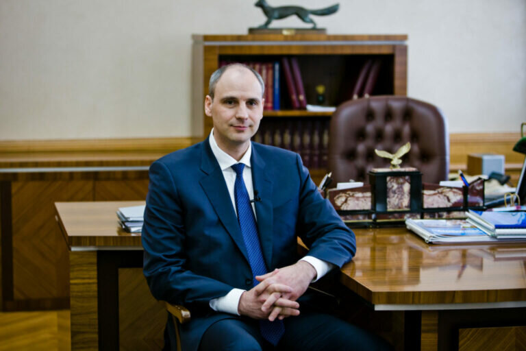    Губернатор Денис Паслер поздравил автомобилистов Оренбуржья с профессиональным праздником Андрей Севостьянов