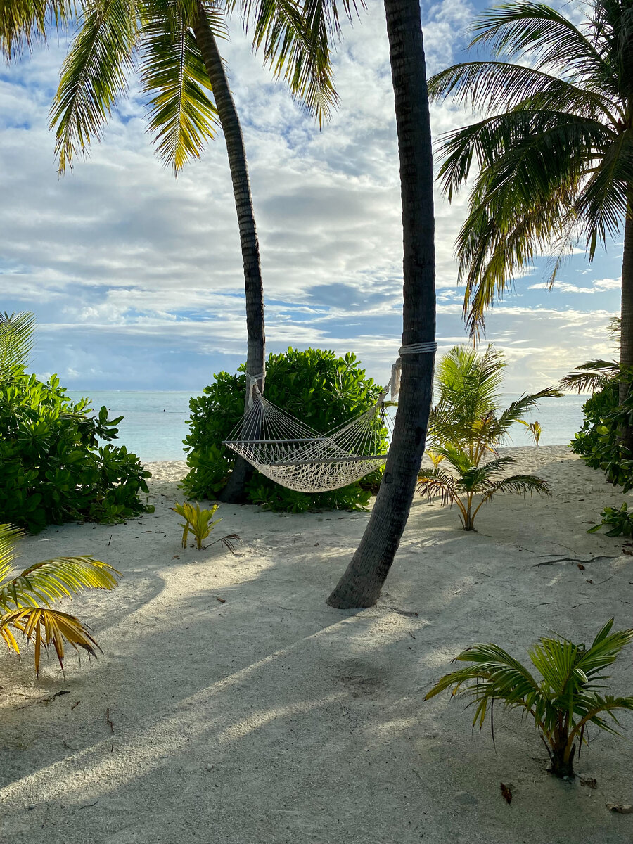 Зона с гамаками на Мальдивских островах