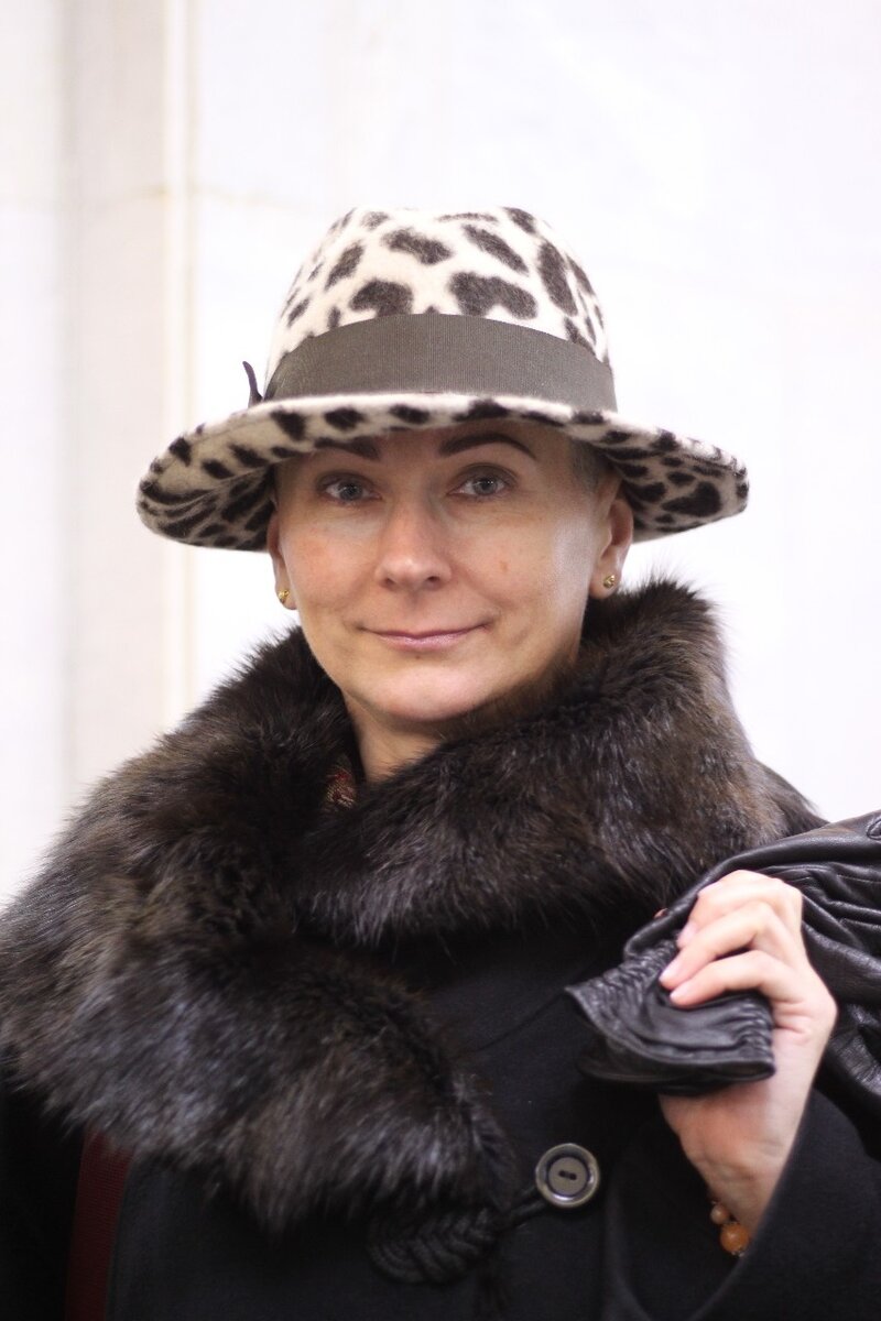 Наталя в зимнем образе. Любимая шляпа и отличное настроение. Фото:  Татьяна Жукова