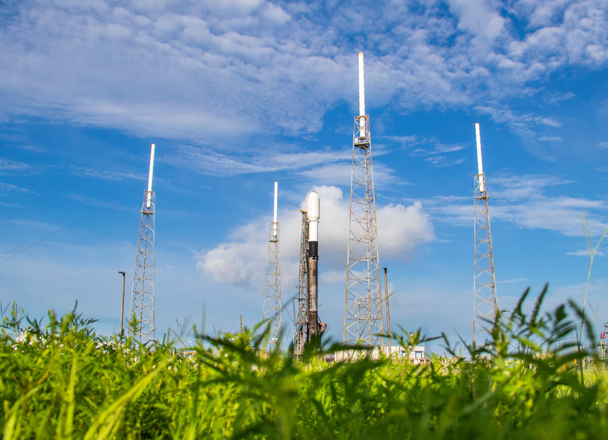  Ракета-носитель Falcon 9 готова к запуску, фото от 29 июня 2021 г., автор Стефан Марр