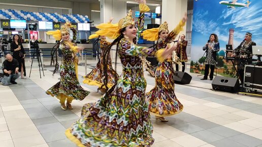 Узбекские танцы в Московском аэропорту