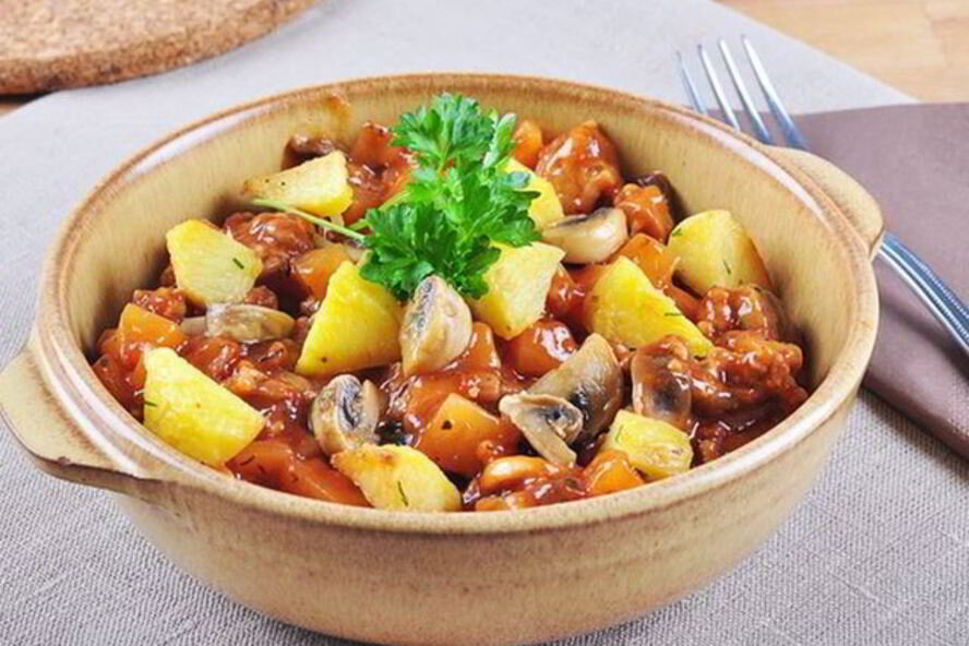 Тушеные овощи с говяжьим фаршем