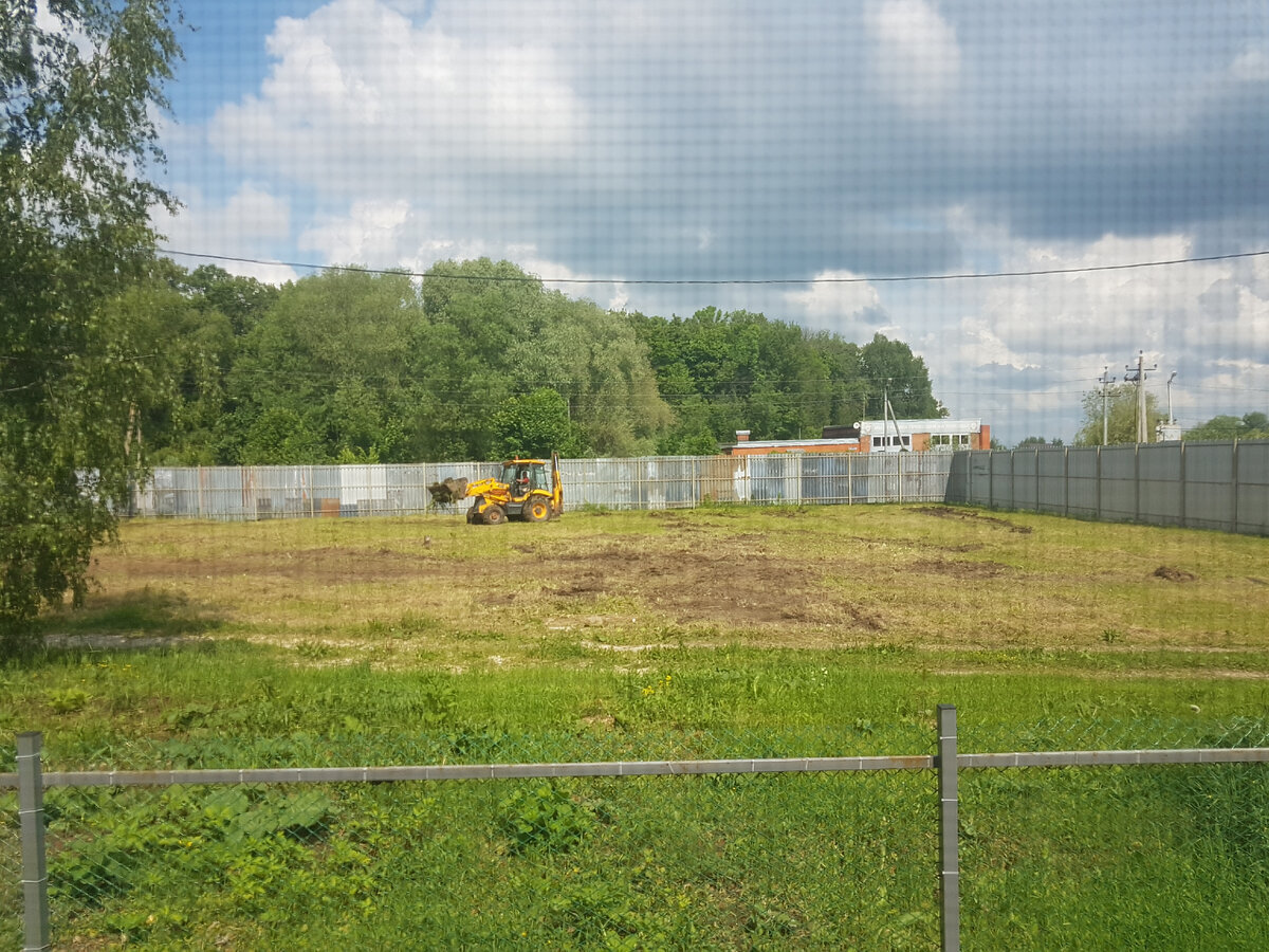 Вид из окна на соседний участок