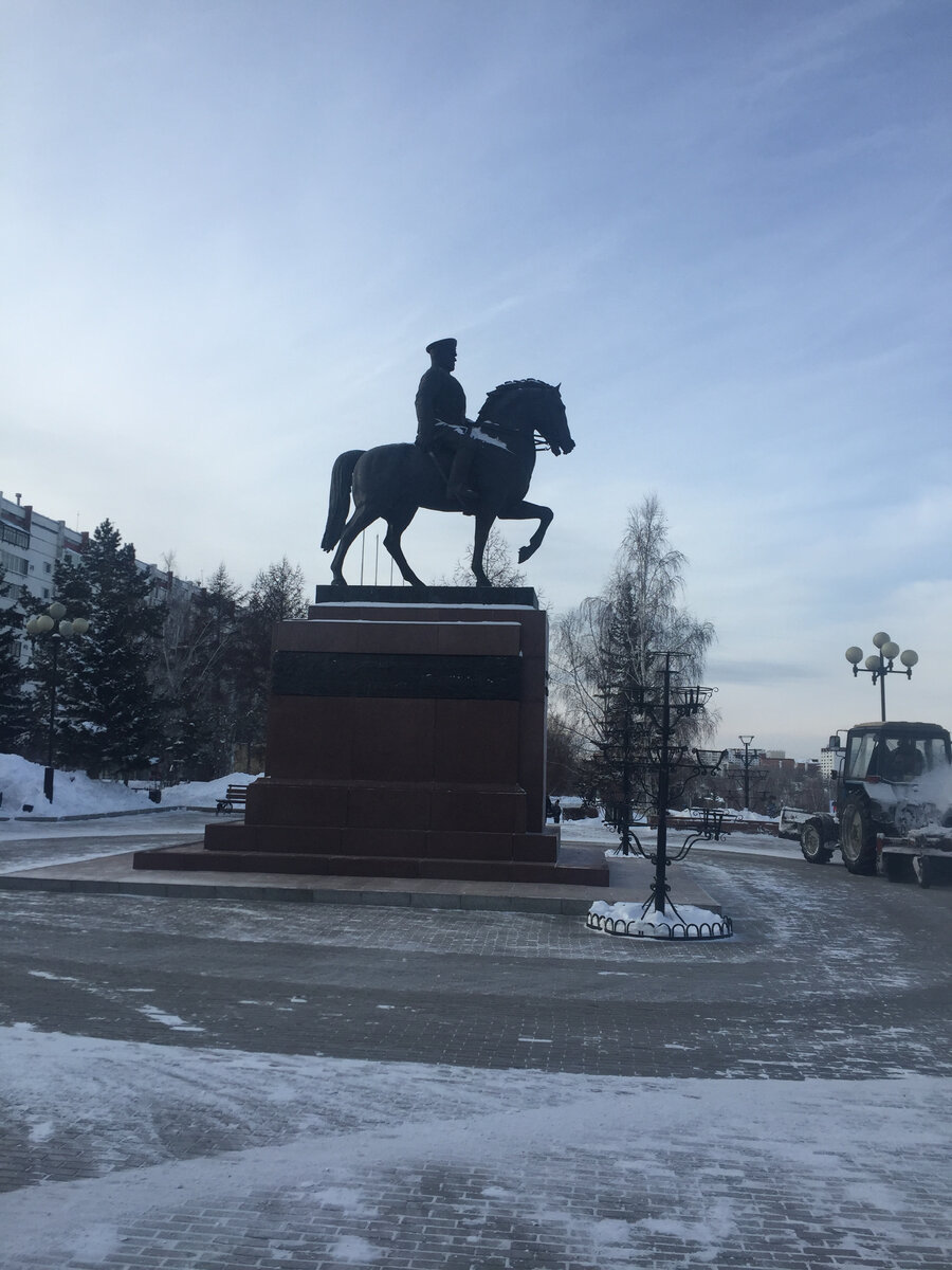 Памятник Жукову