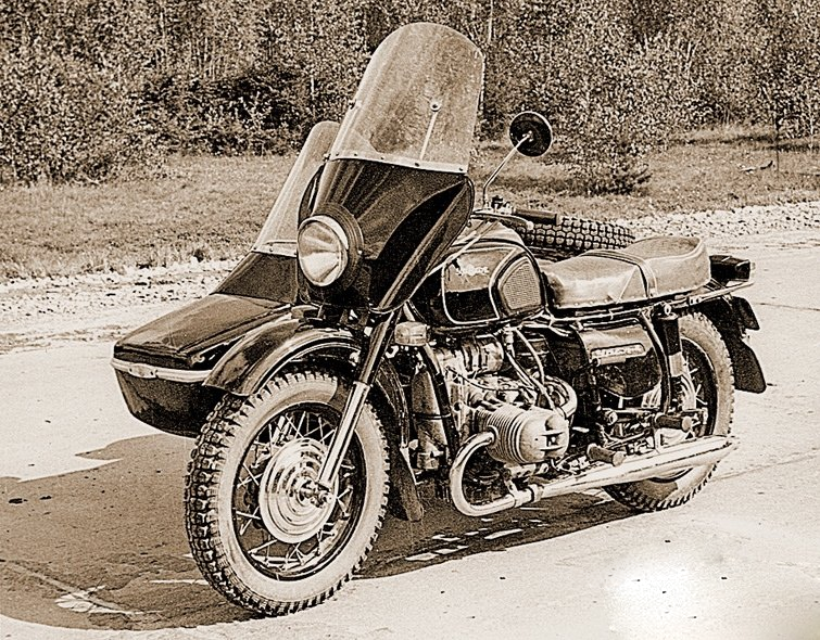 «Урал» Patrol 2WD 
Унифицированный с «Днепрами» опытный «Урал-4»  или «Урал» Patrol 2WD (1972 год)