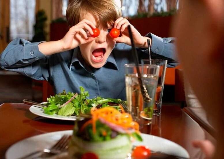 Не каждый выдержит поход с ребенком в кафе