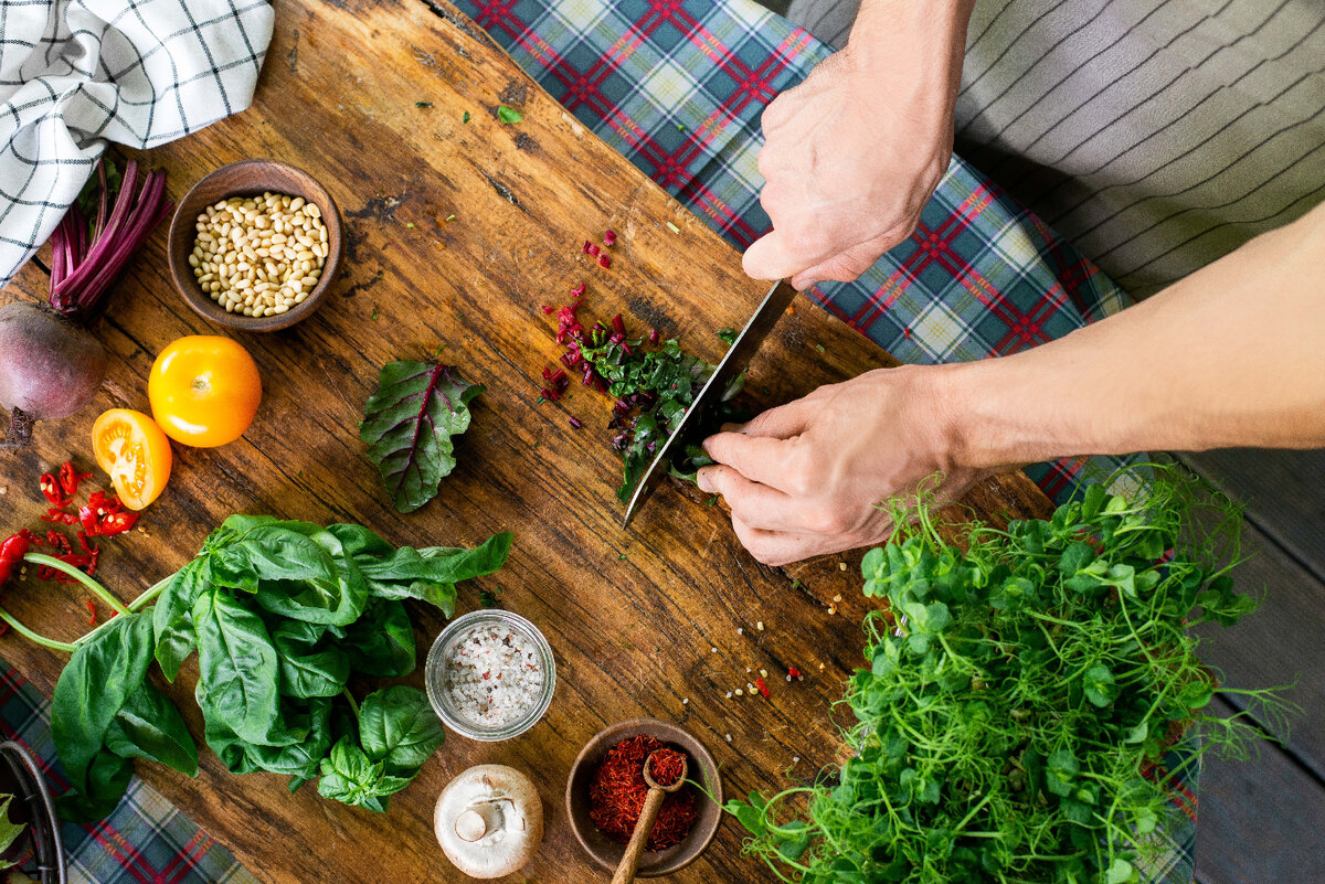 Добавляйте в блюда микрозелень – в ней больше витаминов и минералов 