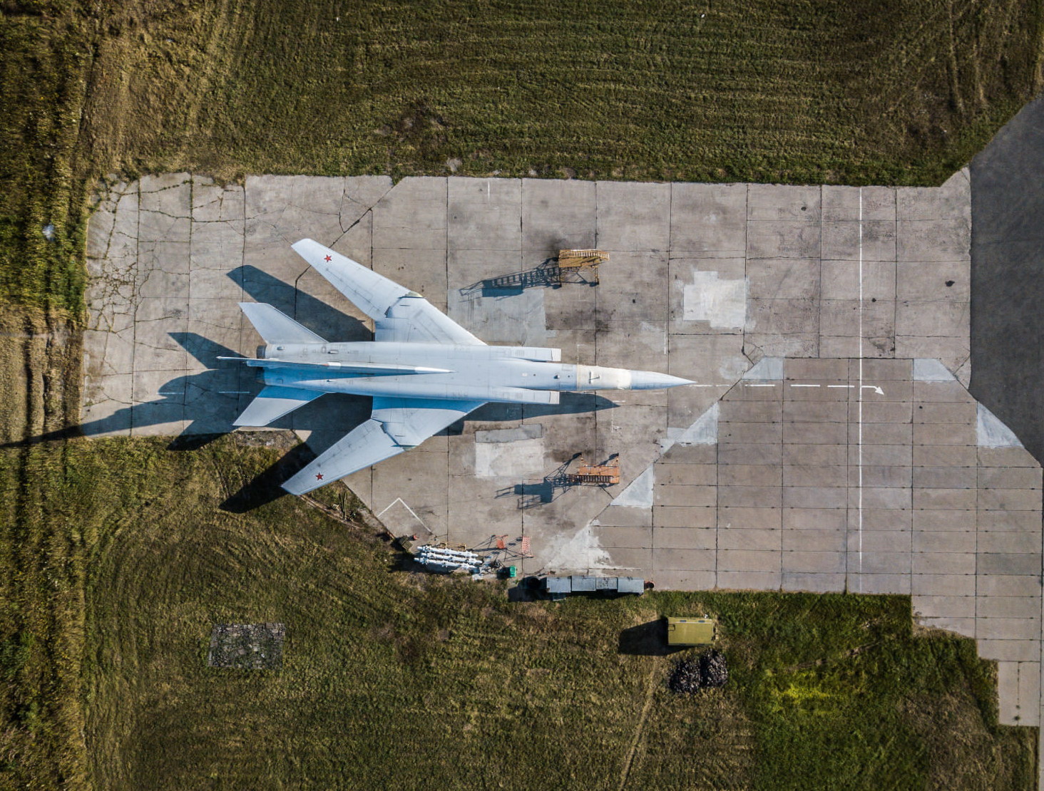 Собирал грибы, а нашёл (на полянке) Ту-95 и Ту-22М3. Ну и сравнил их ✈️??5