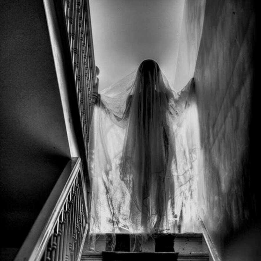 Призрак на лестнице