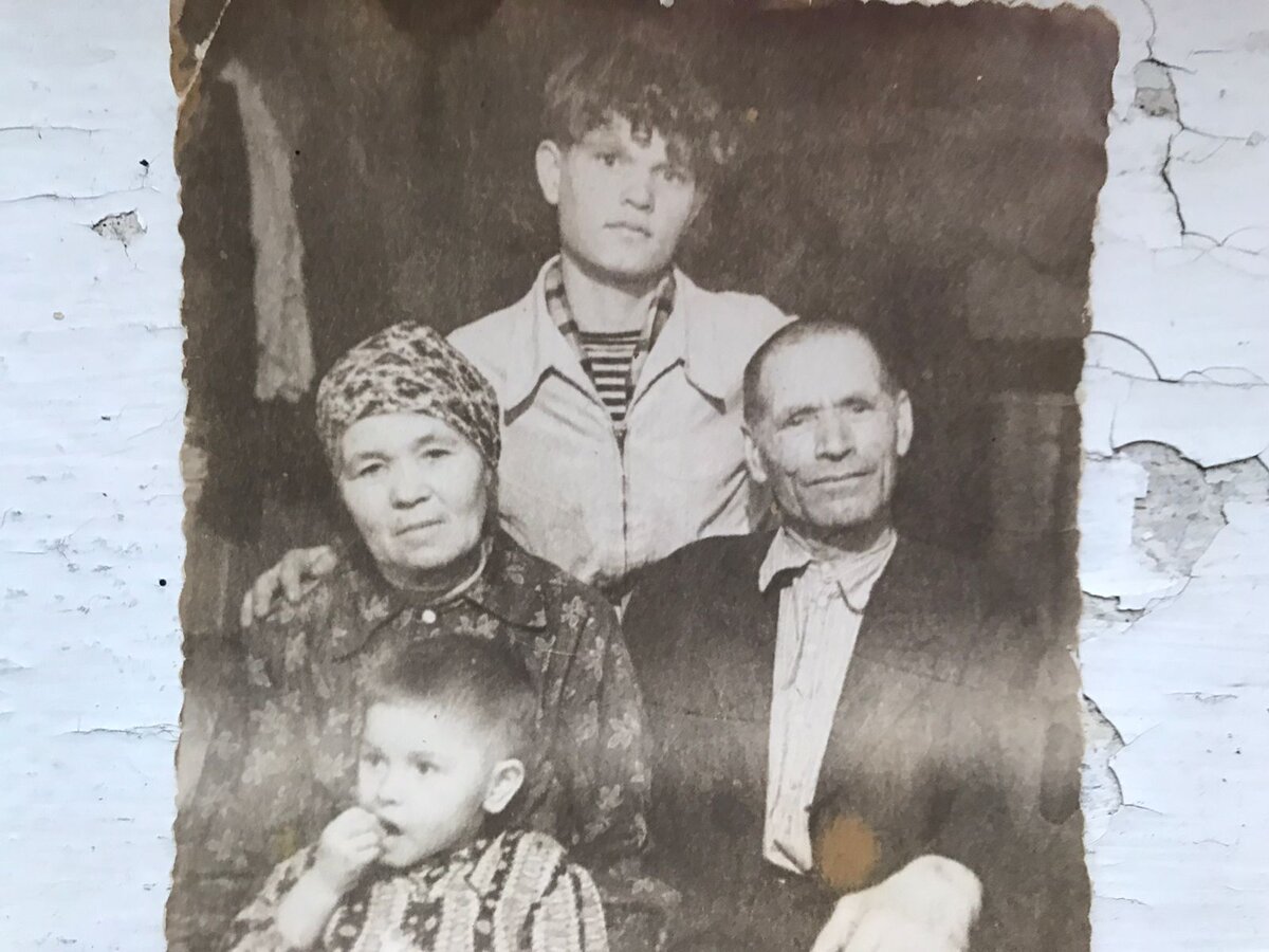 После шести сыновей в семье родилась девочка (фото из семейного архива)