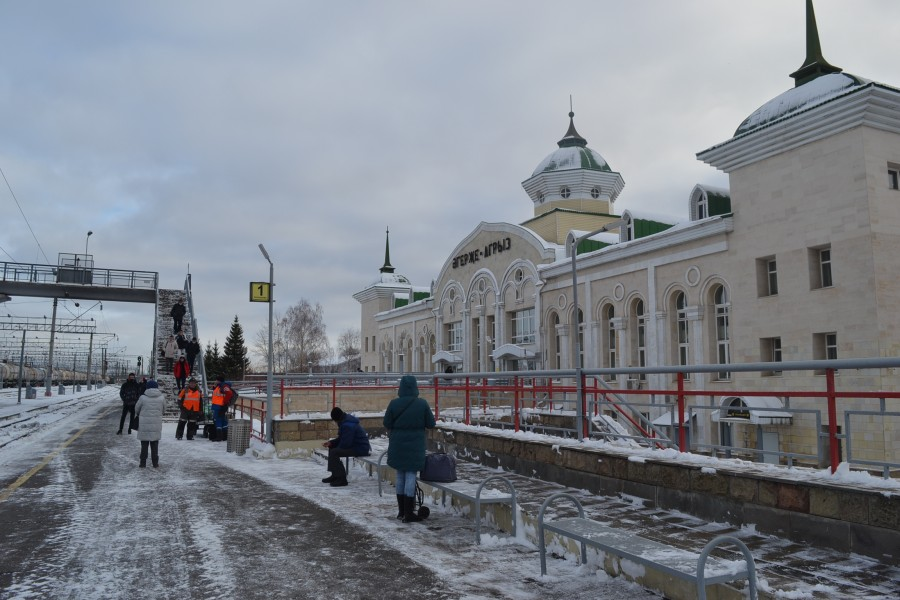 Кизнер казань электричка расписание. Кизнер. Содруж поезд Казань Ижевск.