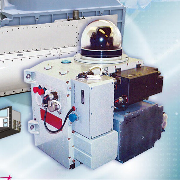 Блок станции 101 КС-О. Под прозрачным сферическим колпаком хорошо видно зеркало оптической системы, размещенное на механическом подвесе © Фото УОМЗ