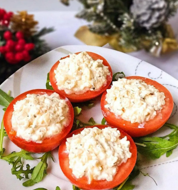 Какие закуски можно приготовить на зиму. Фаршированные помидорки черри. Фаршированные помидоры черри 200 грамм. Черри фаршированные творожным сыром. Помидоры с сыром.