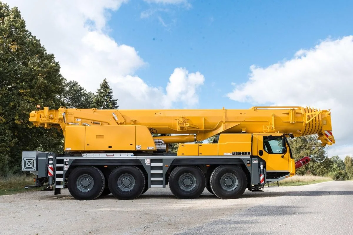 Компания 100 тонн. Монтаж промышленного оборудования 1000 тонн. Автокран liebherr ltm 1100-4. Автоматизация производства резиносмешения. Компания 100 тонн.