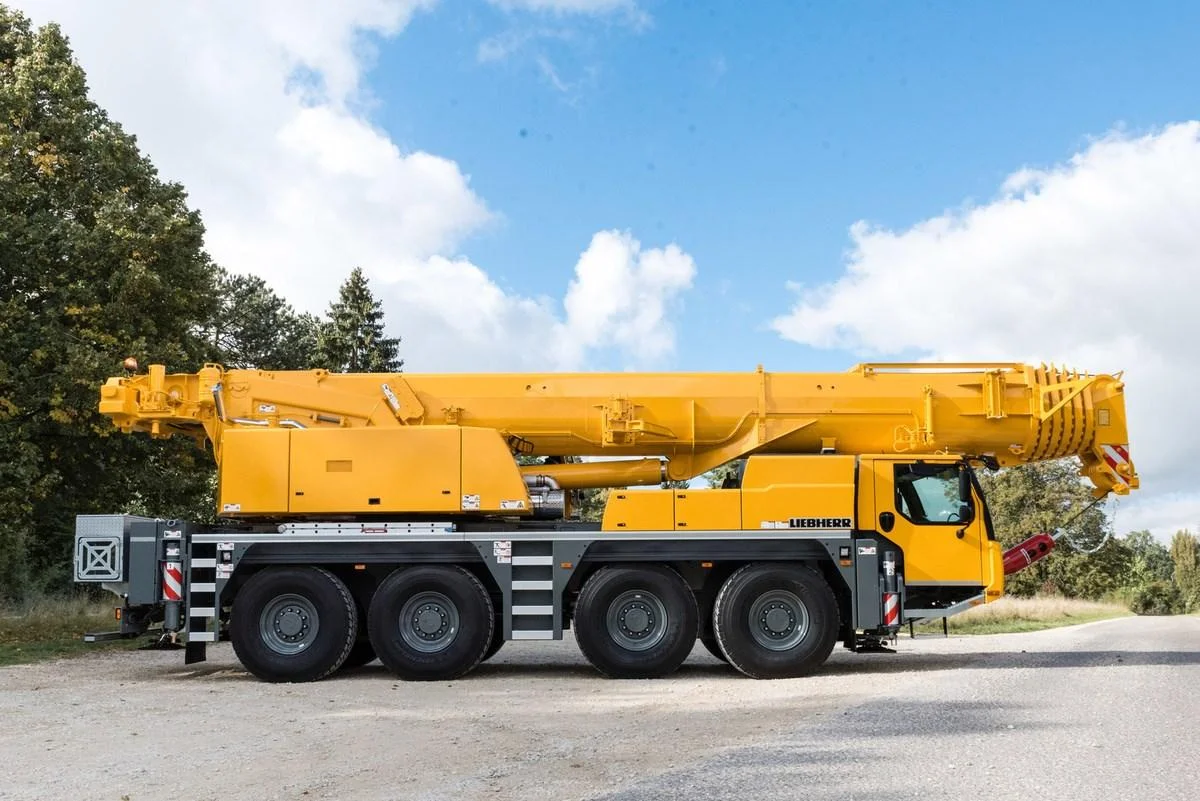 Liebherr 100 тонн - доступное решение для подъема тяжелых грузов |  Главспецтех | Дзен