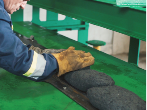 (готовая полимерпесчаная масса на заводе Умной Среды в Санкт-Петербурге)