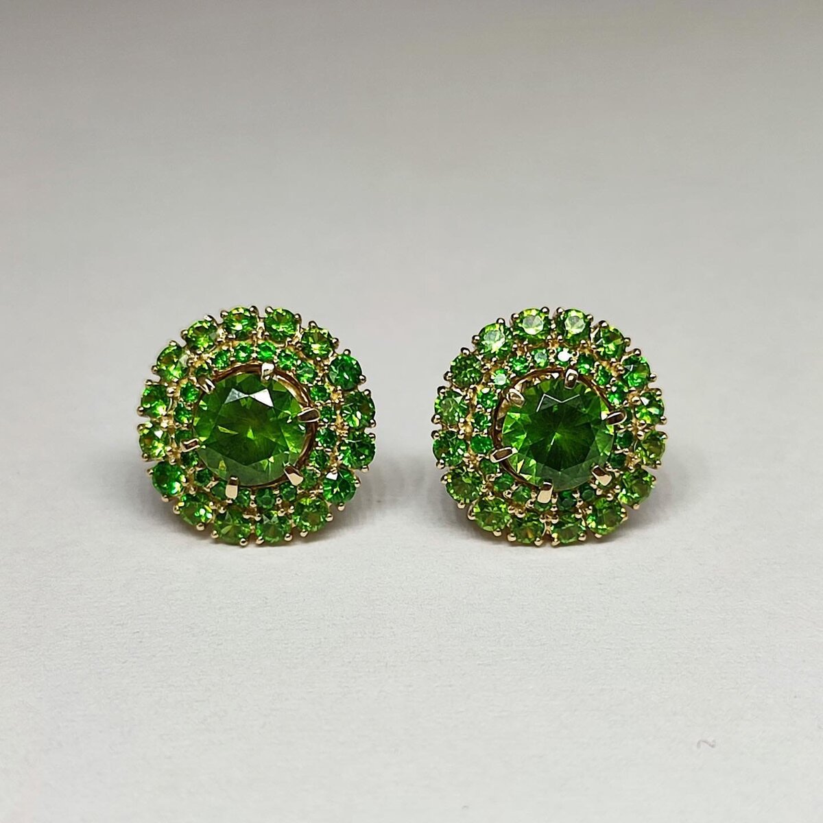 Серьги-трансформеры с уральским демантоидом