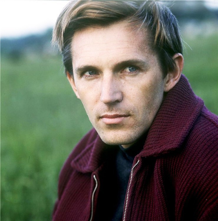 Станислав Любшин