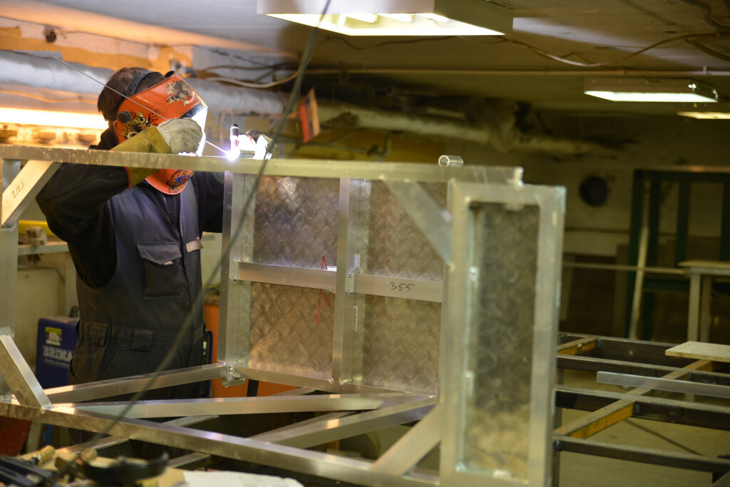 Сварщик-аргонщик за работой