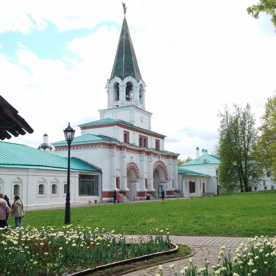 Сравните обстановку в доме царя, крестьянина и кузнеца в музее «Коломенское».  | Фарфоровые путешествия | Дзен