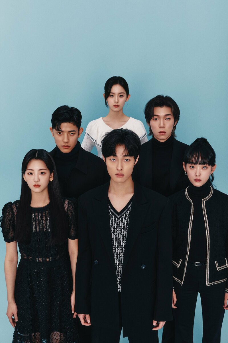 есть изощренный и изматывающий квест для зрителя, который смотрит корейский сериал впервые: научиться различать персонажей и запомнить их имена.