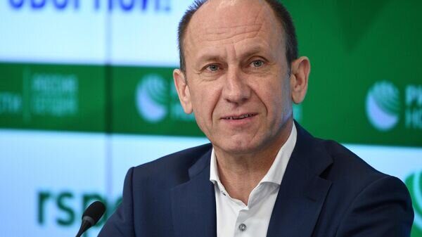    Первый вице-президент Союза биатлонистов России Алексей Нуждов на пресс-конференции в Международном мультимедийном пресс-центре МИА "Россия сегодня" в Москве.© РИА Новости / Нина Зотина