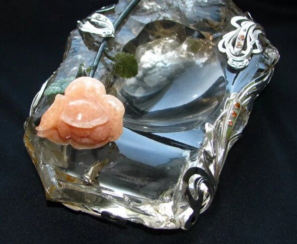 Это из уральских камней