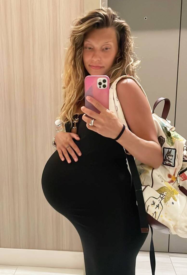    Регина Тодоренко показала большой животСоцсети Регины Тодоренко