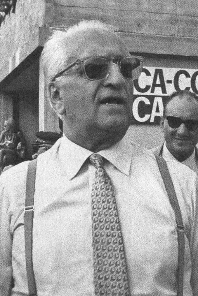 Enzo Ferrari профиль