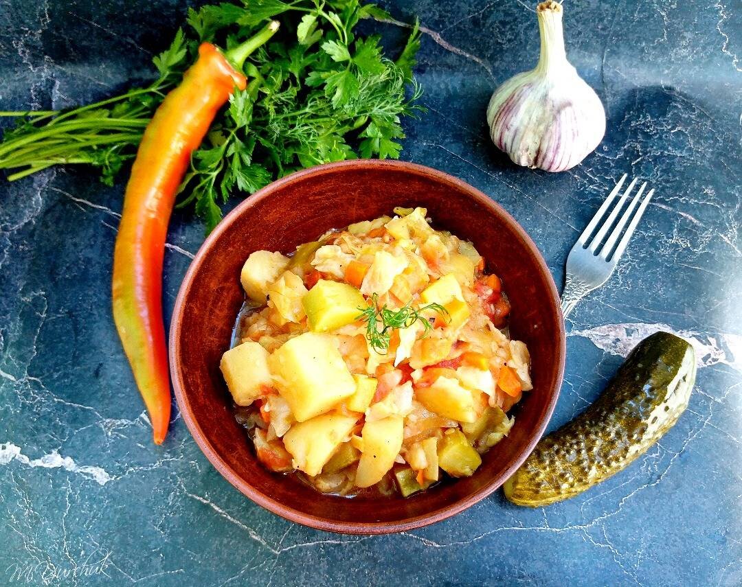 Пошаговый рецепт рагу картошка кабачки. Овощное рагу с капустой. Картошка с капустой в казане. Рагу с капустой и картошкой. Овощное рагу с китайской капустой.