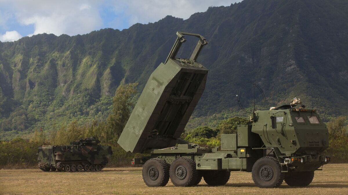    Реактивная система залпового огня на колёсном шасси HIMARS© Фото : Department of Defense/ LCpl Aaron S. Patterson