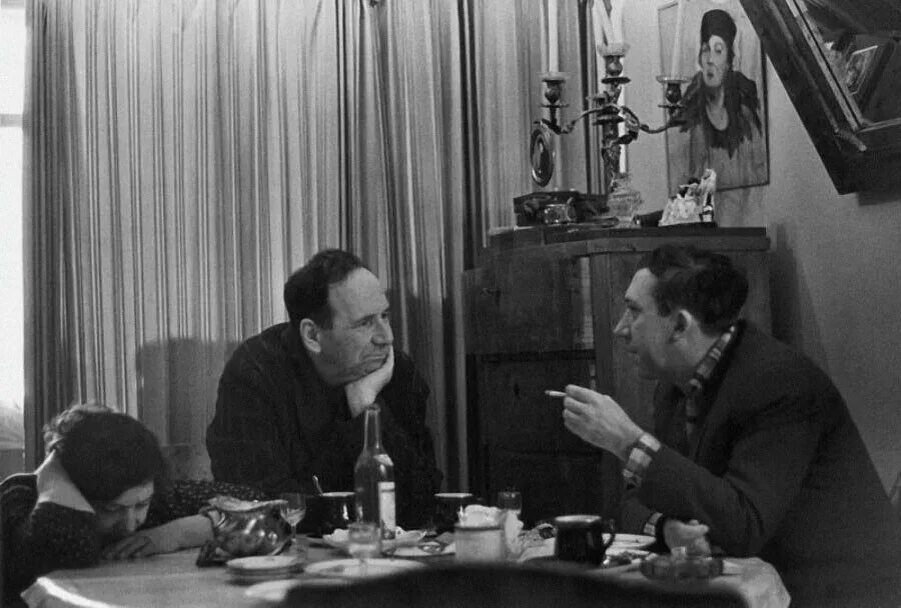 Никулин (справа) и Плятт. Фото из открытых источников сети Интернет 