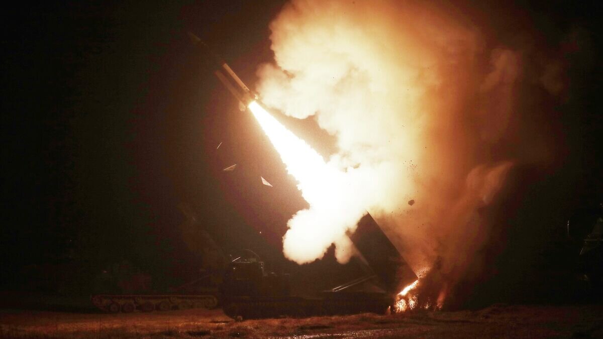    Запуск ракеты ATACMS во время совместных военных учений между США и Южной Кореей© AP Photo / South Korea Defense Ministry